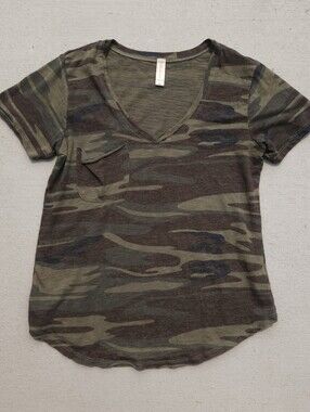 Altar'd State Camouflage V Neck T Shirt Womens Large Casual Pocket Tee
